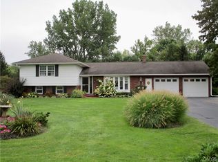 29 Valley View Dr, Oswego, NY 13126