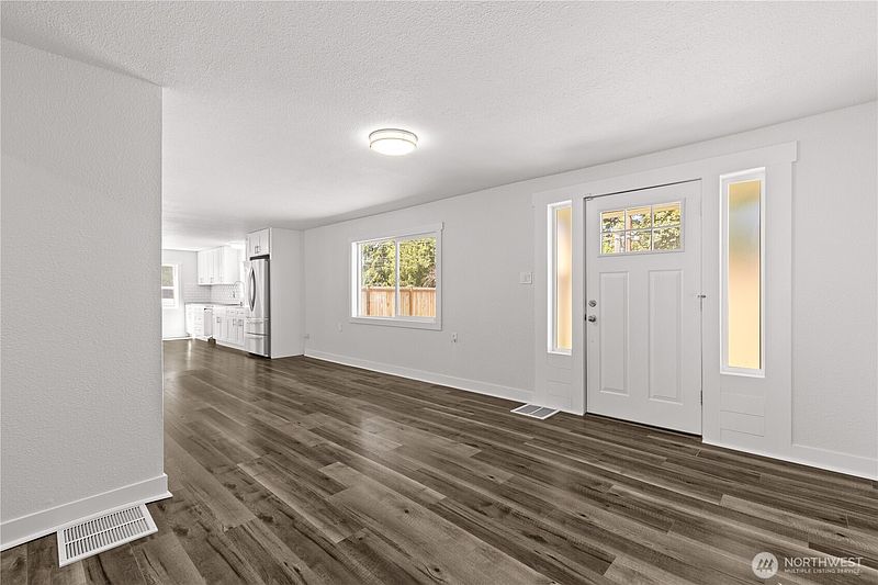 3rd image of 8823 S Yakima Avenue