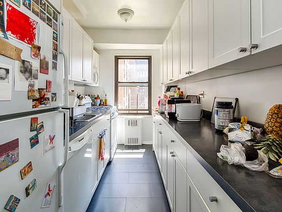 3rd image of 140 E 56th St APT 10C
