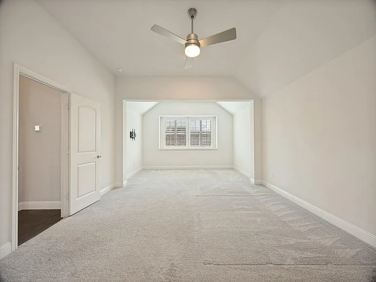 808 Mathew Dr — Photo 4