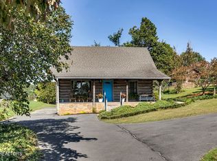 844 Lakeshore Dr, Dandridge, TN 37725