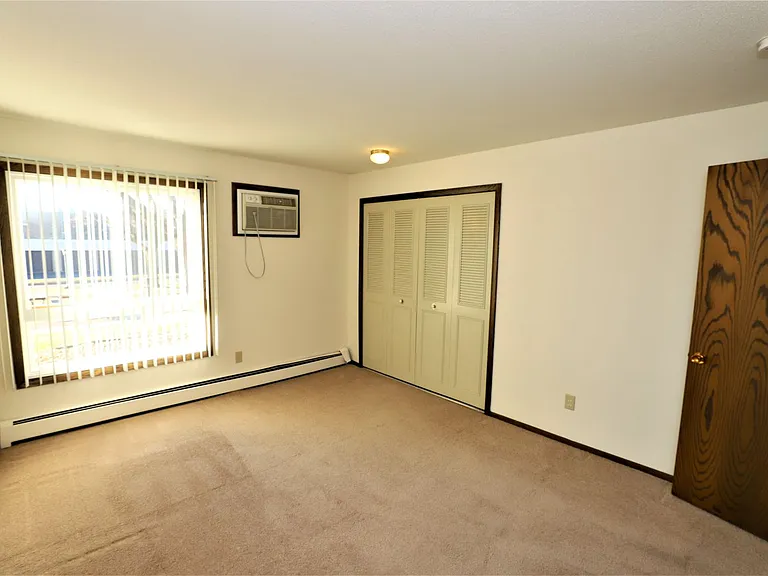 4251 Parklawn Ave — Photo 9