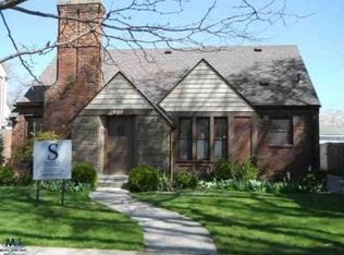 406 Lothrop Rd, Grosse Pointe Farms, MI 48236