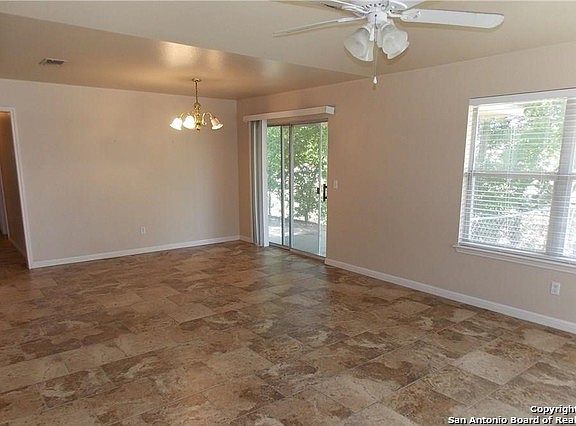 5th image of 304-306 Roadrunner Ave