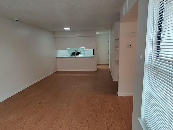 5th image of 2916 Palo Verde Dr NE #B
