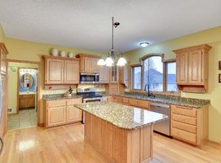 9110 Villard Cv, Maple Grove, MN 55311