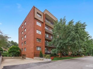 127 Acacia Cir APT 203, La Grange, IL 60525