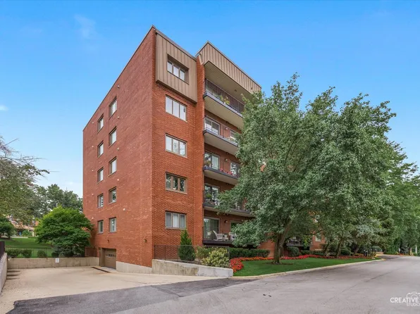127 Acacia Cir APT 203, La Grange, IL 60525