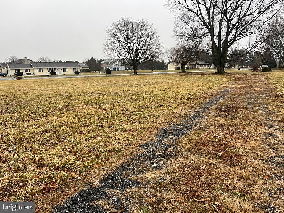 2nd image of 201 Oak Dr