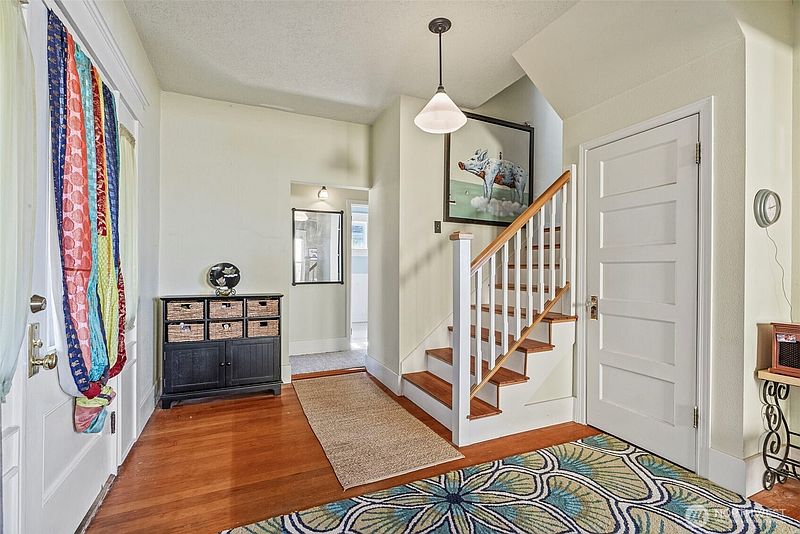 5th image of 380 Columbia Street