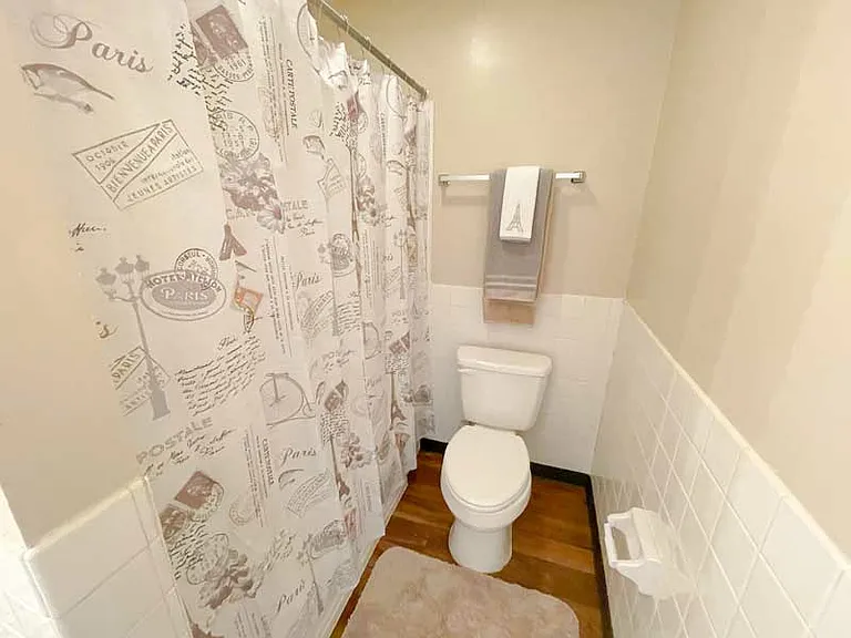 Chateau Apartments — Photo 6