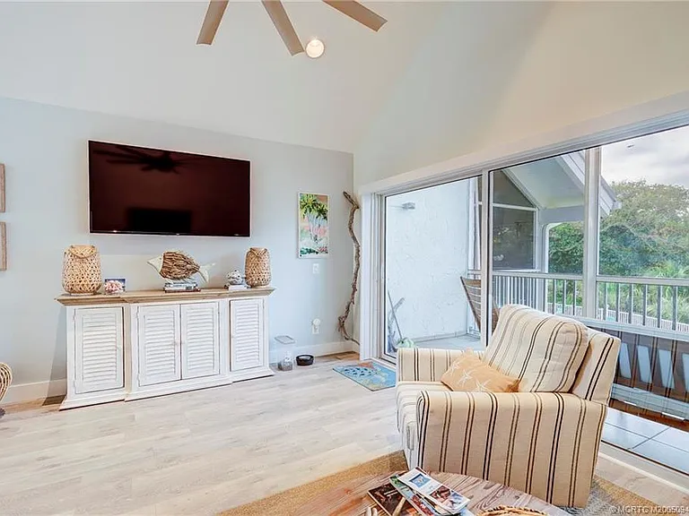 245 NE Macarthur Blvd #11 — Photo 25