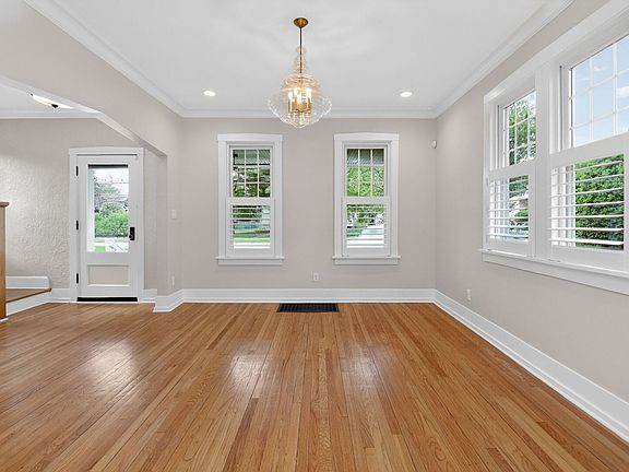 5th image of 415 Anthony St
