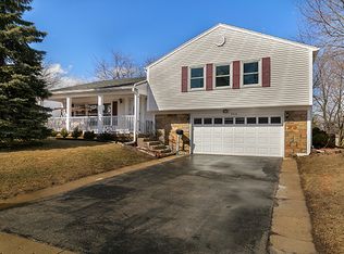 904 Parker Dr, Schaumburg, IL 60194