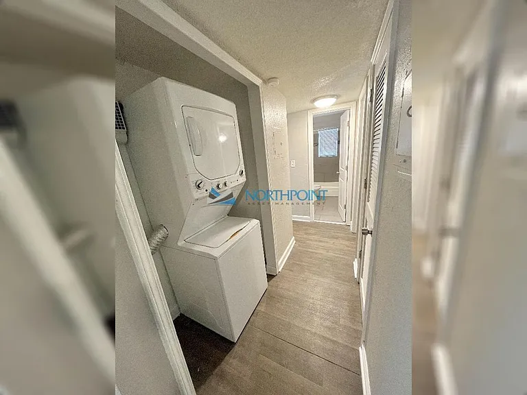 3710 Wyandotte St #8 — Photo 8
