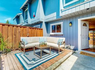 697 Racquet Club Cir, Rohnert Park, CA 94928