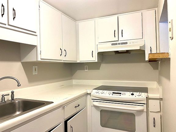 5th image of 200 Maitland Ave APT 23