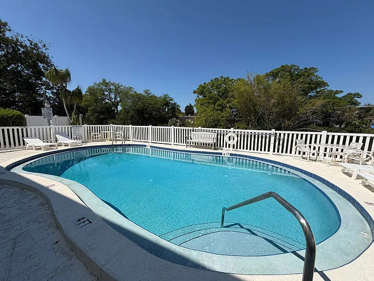 3315 Barnsdale Dr #B-6 — Photo 3