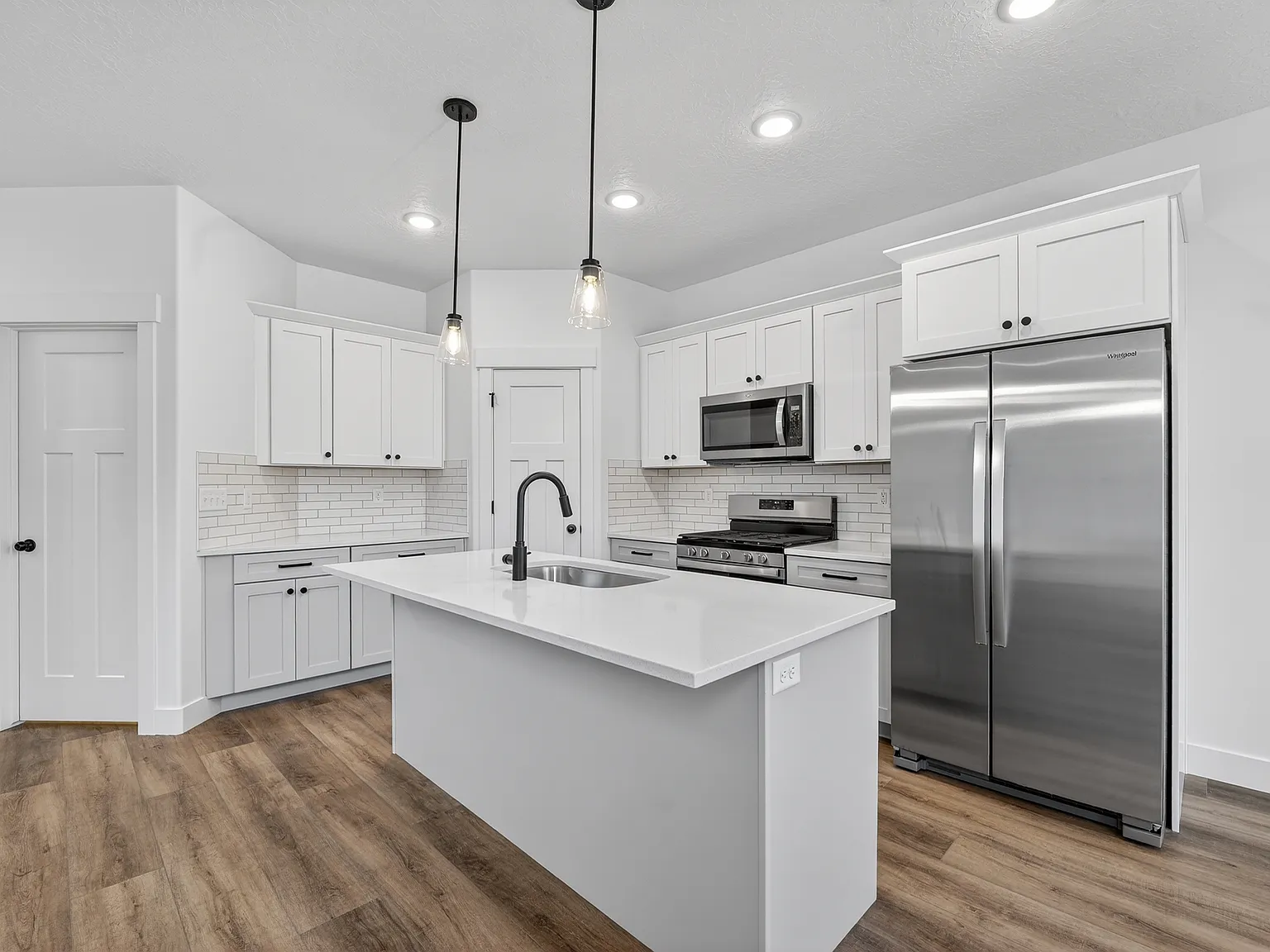 3 bed, 2.5 bath, 2280 sqft, $2,049 — Photo 3
