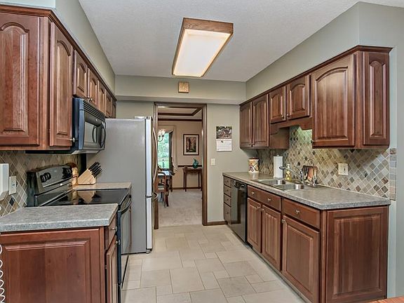 5th image of 620 Westminster Dr