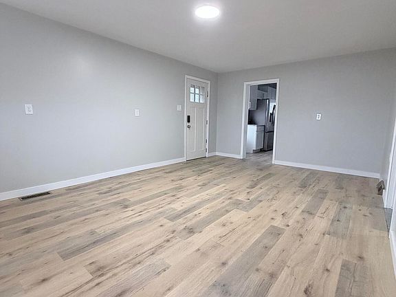 3rd image of 5361 E Pleasant Valley Blvd