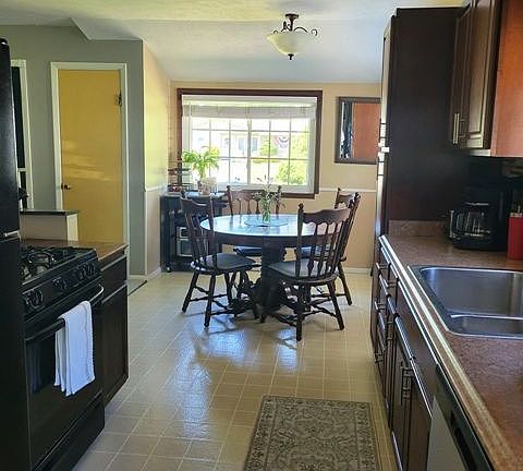 4th image of 449 Birchwood Dr