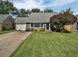 49 Riverdale Dr, Grand Island, NY 14072