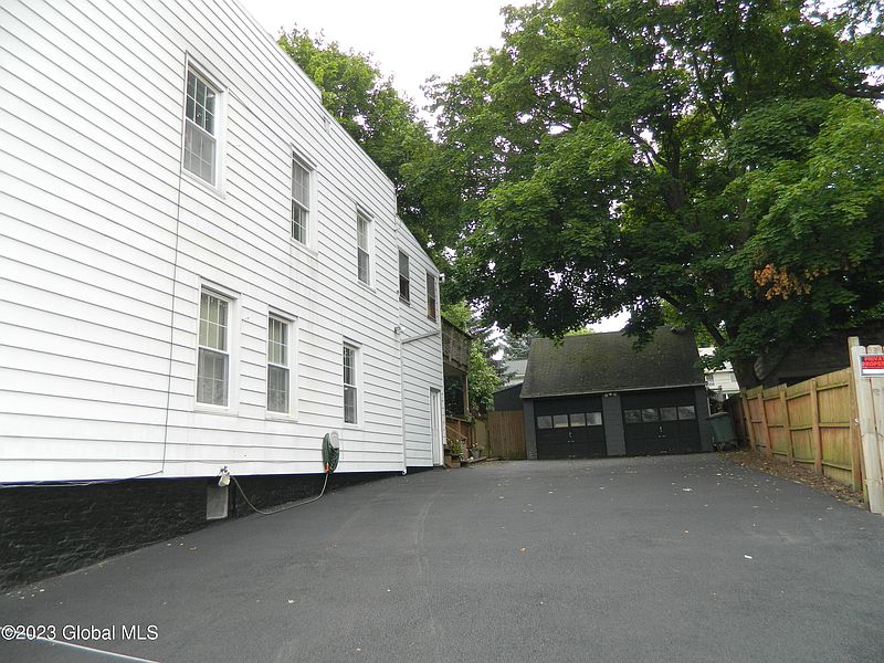 3rd image of 836 2nd Street