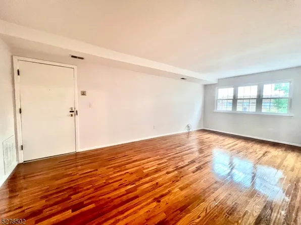 351 College Dr #351, Edison Twp., NJ 08817