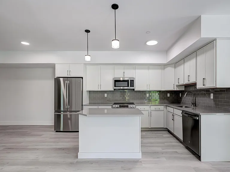 2059 Lafayette Rd #201 — Photo 9