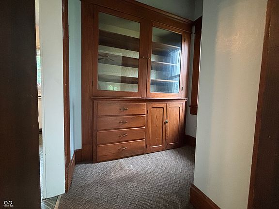 4th image of 610 N Carver St