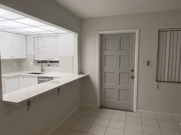 121 104th Ave APT 4