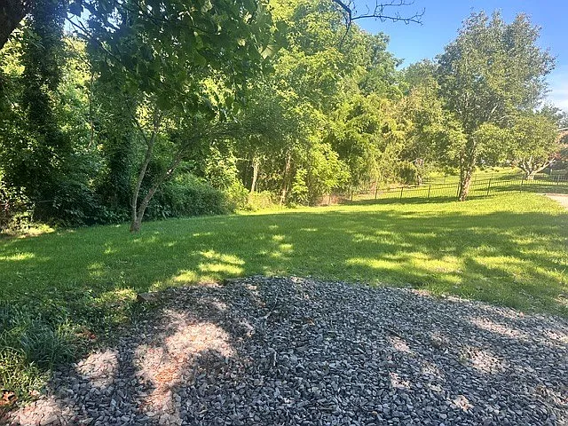 812 Murrell Rd — Photo 3
