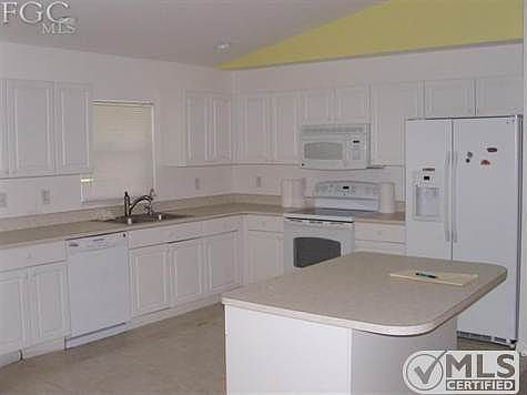 5th image of 1082 Darlington St