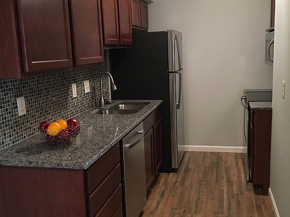 4th image of 366 Rose Marie Ct