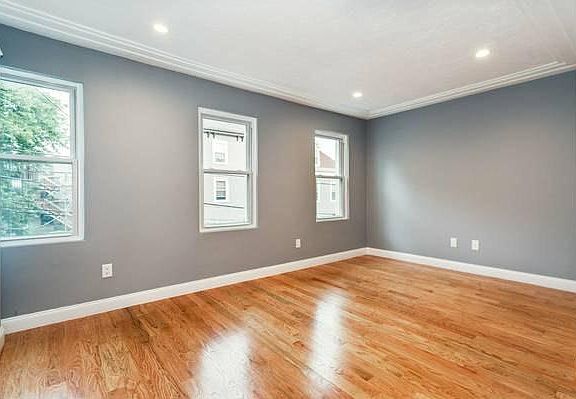 master with 2 closets