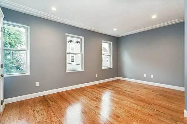 master with 2 closets