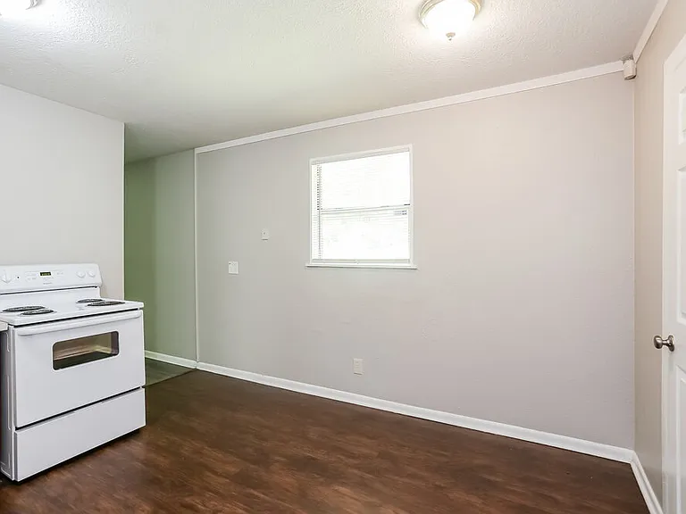 6812 Hawkins Ct — Photo 8