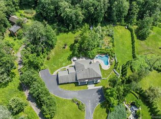 25 Montrose Court, Roslyn Harbor, NY 11576