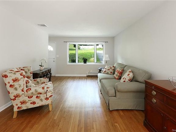 5th image of 20 Meadow Ln
