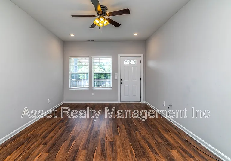 619 Midlake Dr NE — Photo 21
