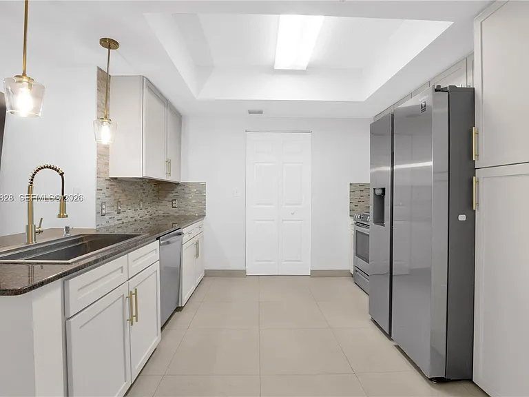 2000 N Bayshore Dr #211 — Photo 6