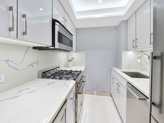 5th image of 30 E 62nd St APT 12H