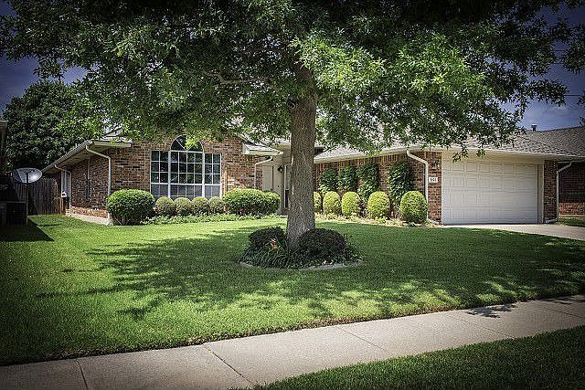 Beautiful lot with mature shade trees
