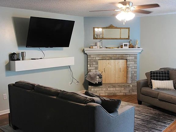 2nd image of 1005 Weschester Ct