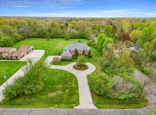 30060 Bristol Ln, Bingham Farms, MI 48025