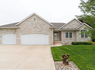 1816 Hughes Dr SW, Cedar Rapids, IA 52404