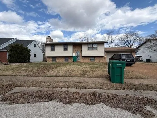 1923 Marseilles Dr, Cahokia, IL 62206