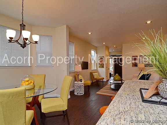 3rd image of 128 NE 43rd Ave