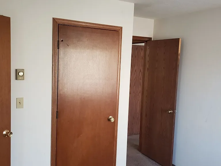 5022 E Riverside Blvd — Photo 3